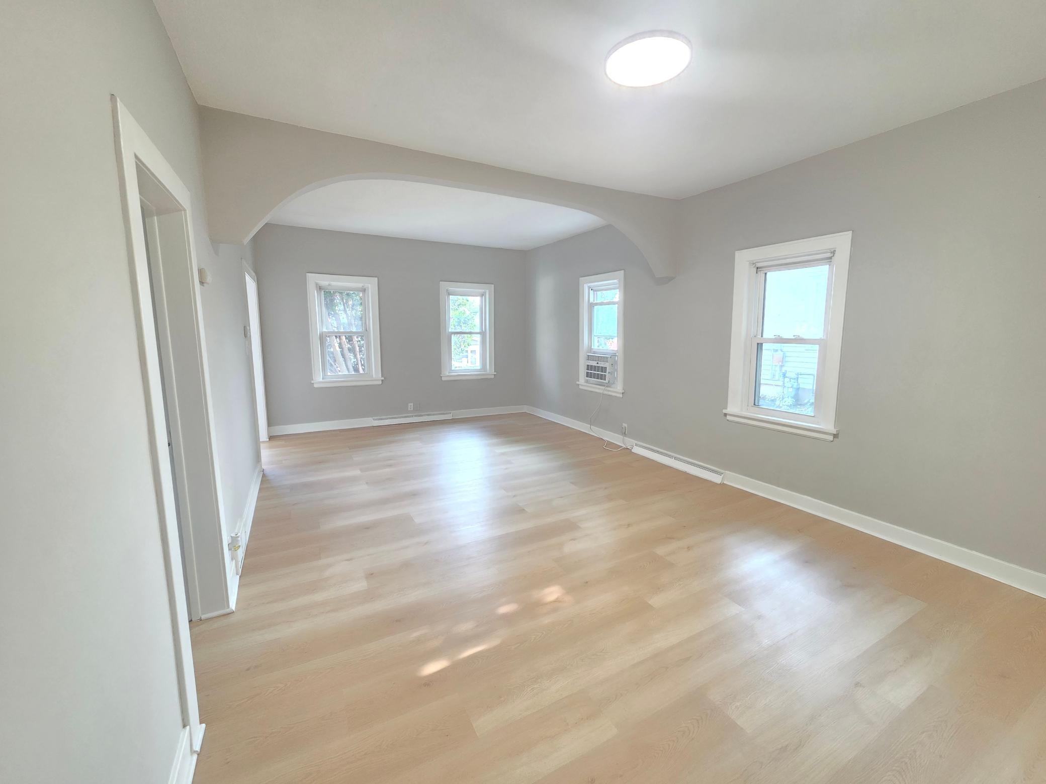 712 Maple Street W