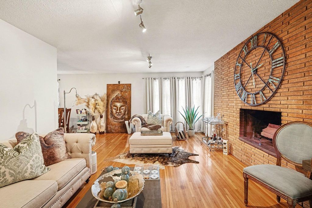 Photo of 4527 Lakeland Avenue N, Robbinsdale, MN 55422 (MLS # 7056500)