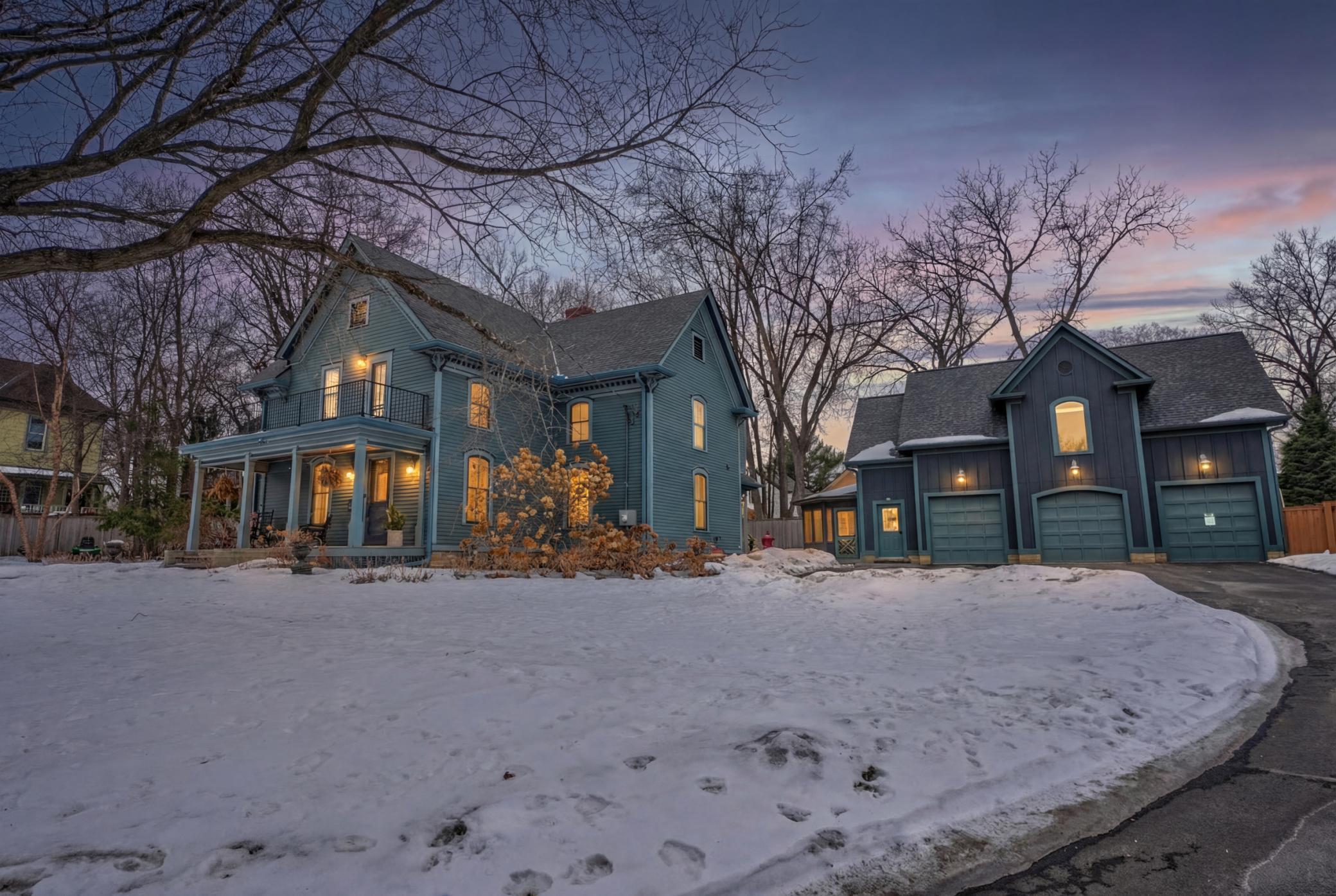 418 Holcombe Street S