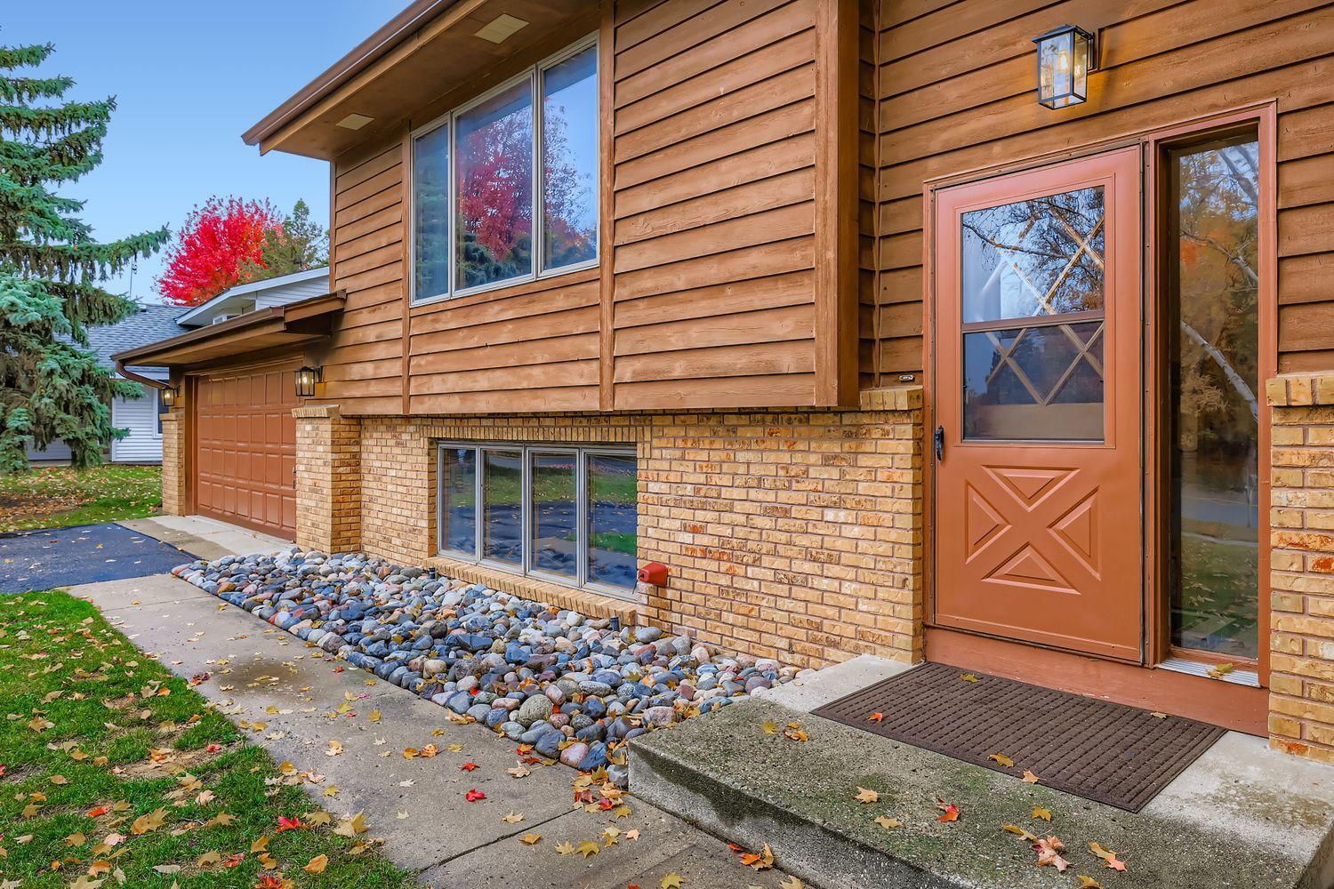 1012 Crystal Lake Road E