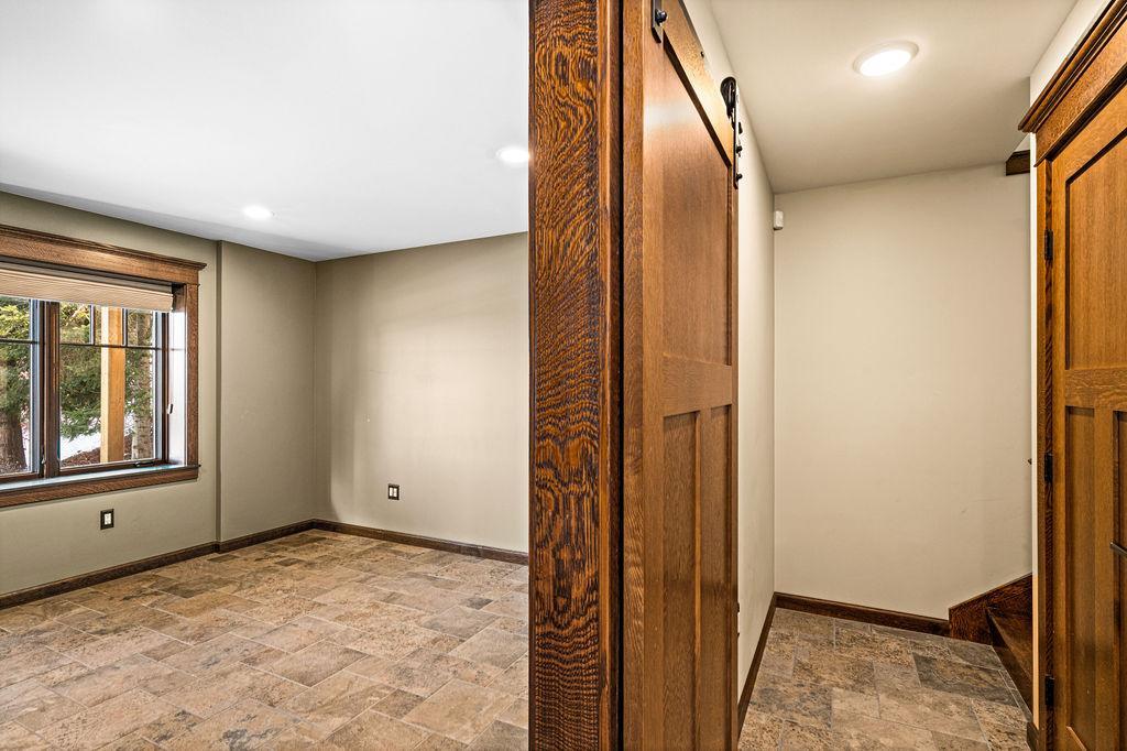 Duluth, Minnesota, 55804, United States, 2 Bedrooms Bedrooms, ,2 BathroomsBathrooms,Residential,Active,2032415
