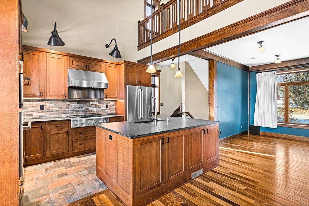 Duluth, Minnesota, 55804, United States, 2 Bedrooms Bedrooms, ,2 BathroomsBathrooms,Residential,Active,2032415