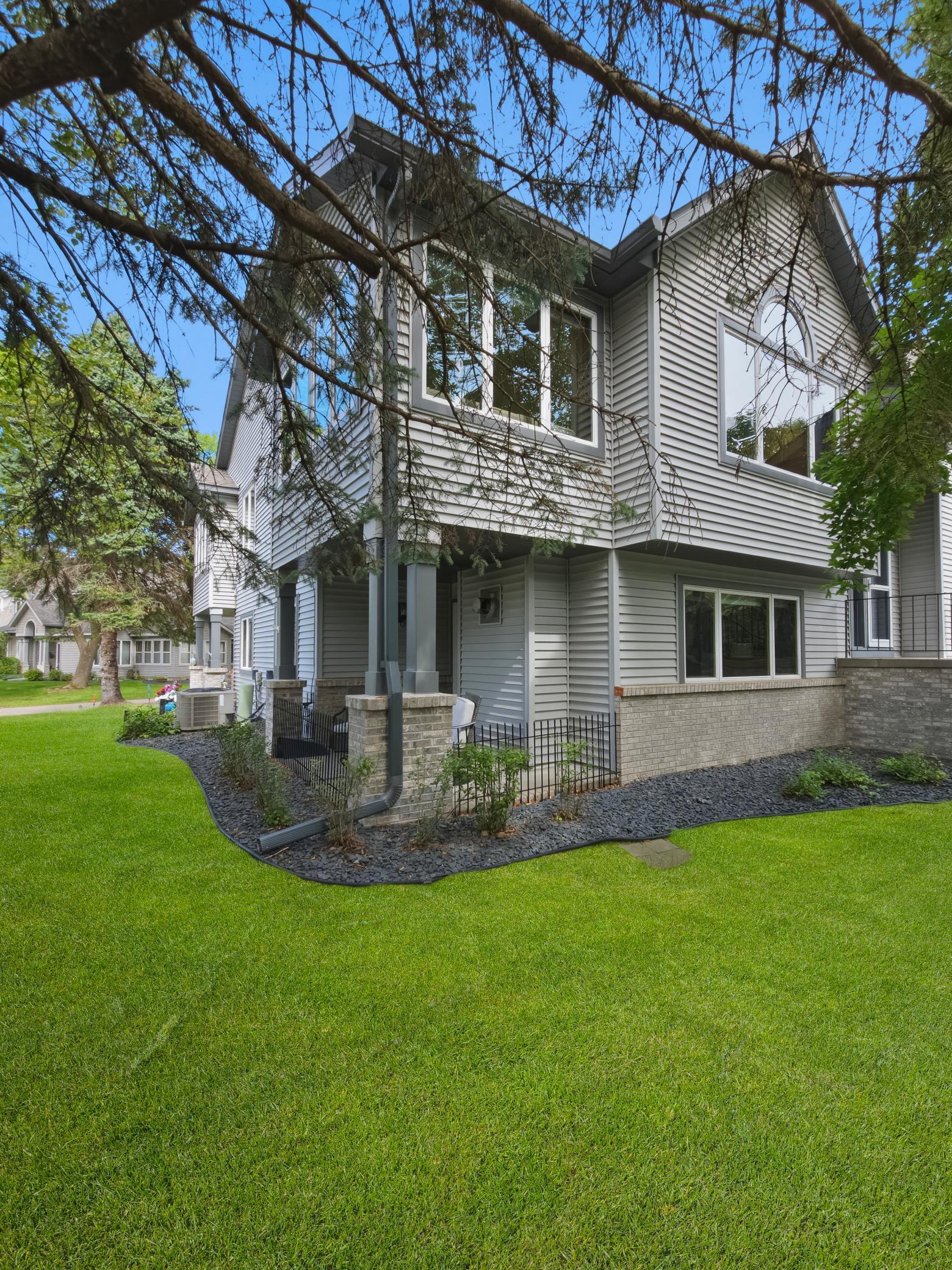 2552 Manitou Lane