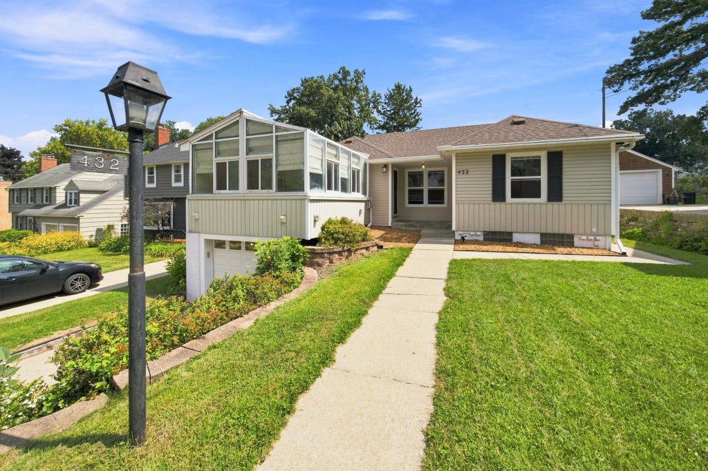 Photo of 432 16th Ave SW AVE, Rochester, MN 55902 (MLS # 7127354)