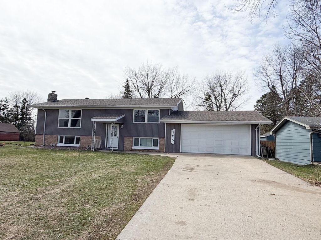 Photo of 746 W Shore Drive, Worthington, MN 56187 (MLS # 7050127)