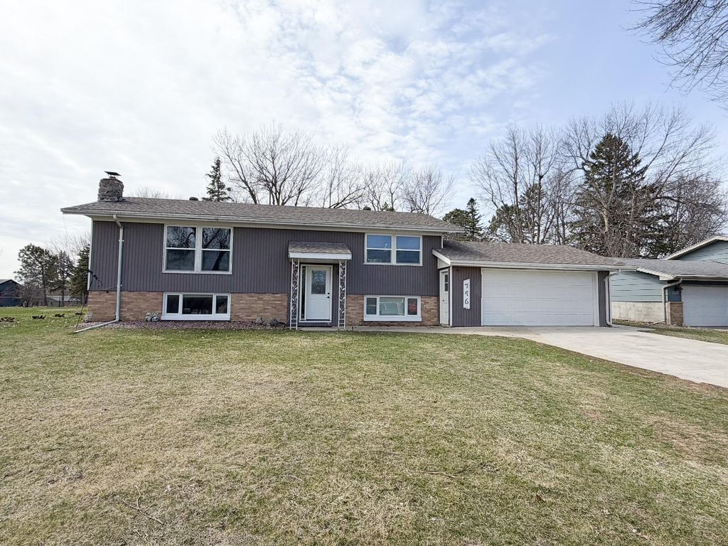 Photo of 746 W Shore Drive, Worthington, MN 56187 (MLS # 7050127)