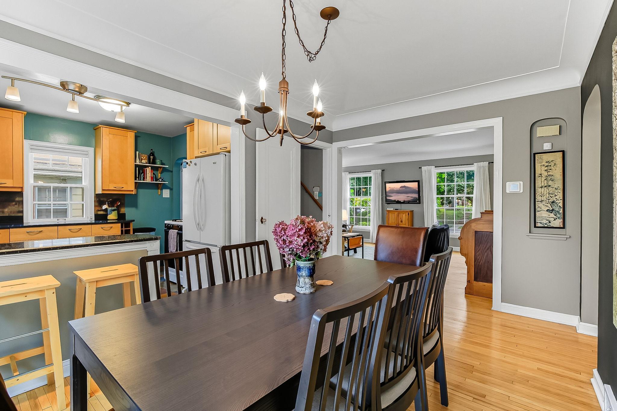 1392 Scheffer Avenue