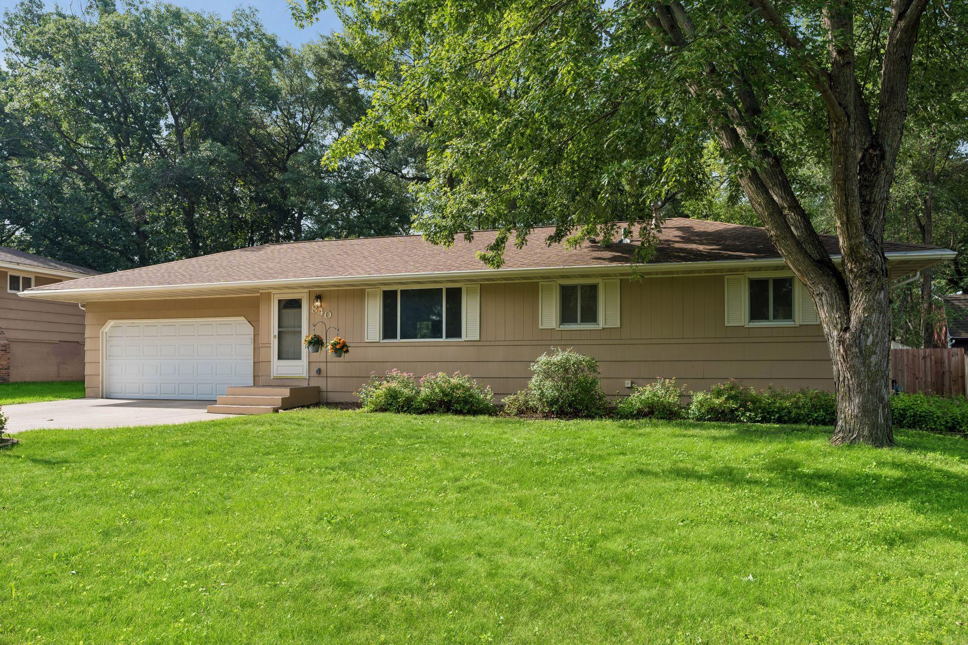 840 Oak Ridge Trail NE