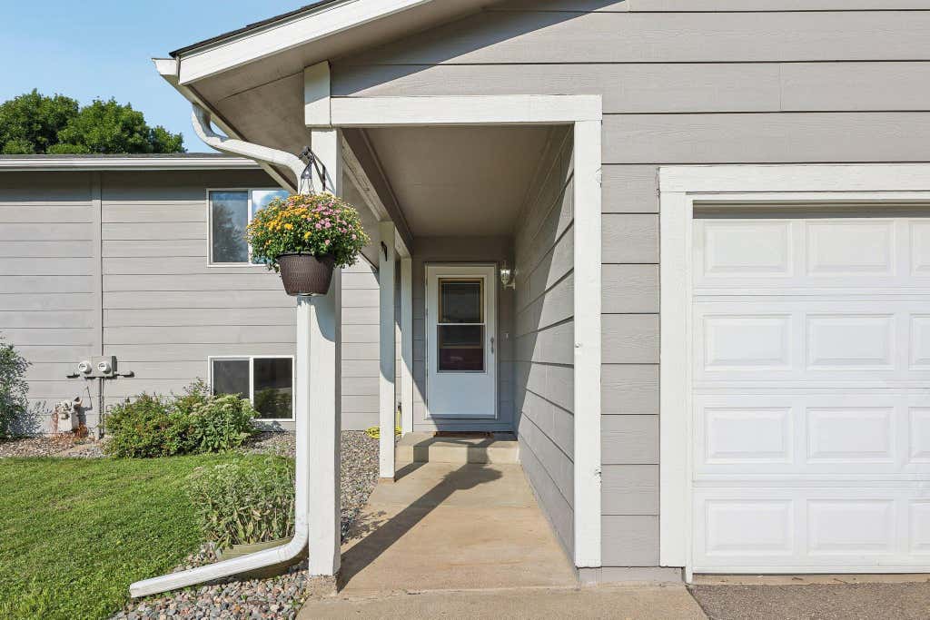 Photo of 13008 Oliver Avenue S, Burnsville, MN 55337 (MLS # 7078894)
