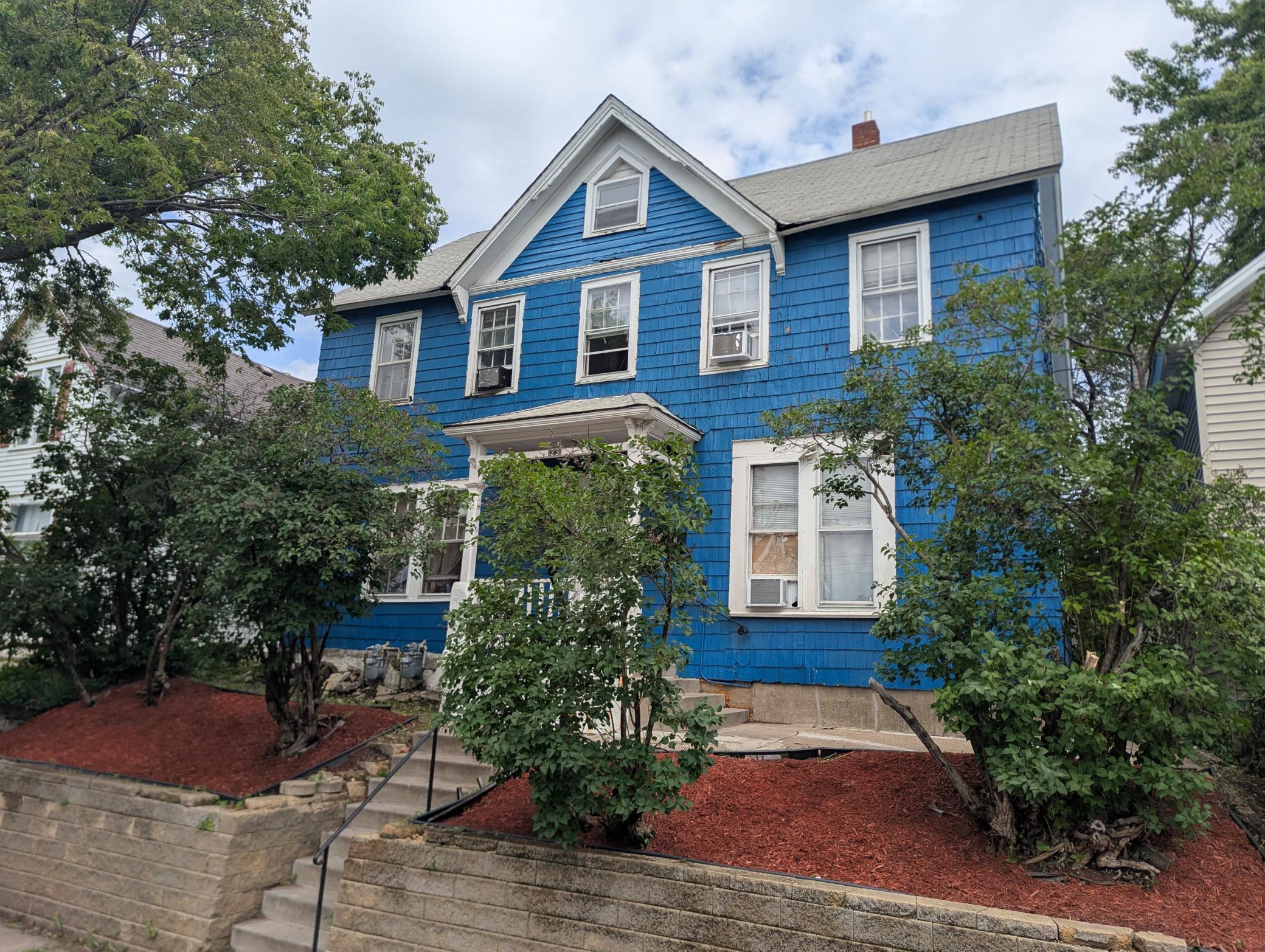 23 Acker Street W