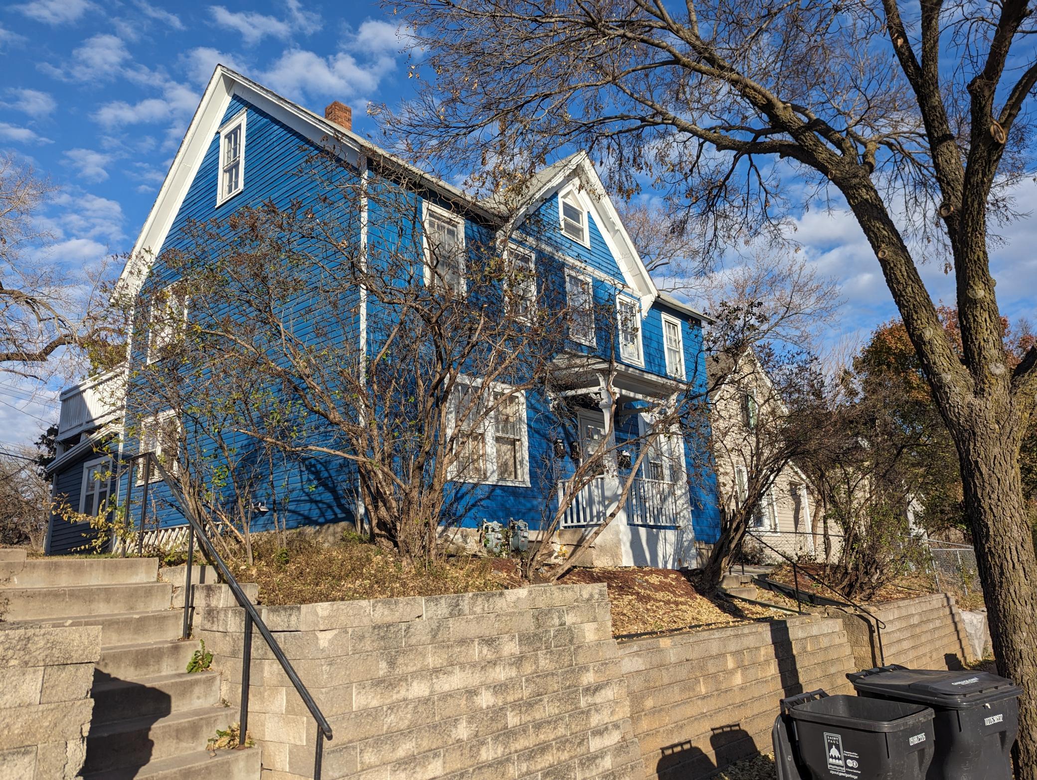 23 Acker Street W