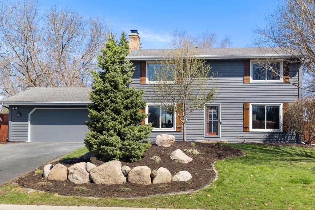 Photo of 404 Cimarron Circle, Chanhassen, MN 55317 (MLS # 7056254)