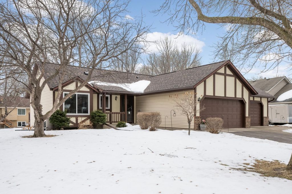 Photo of 9482 Niagara Lane N, Maple Grove, MN 55369 (MLS # 7022931)