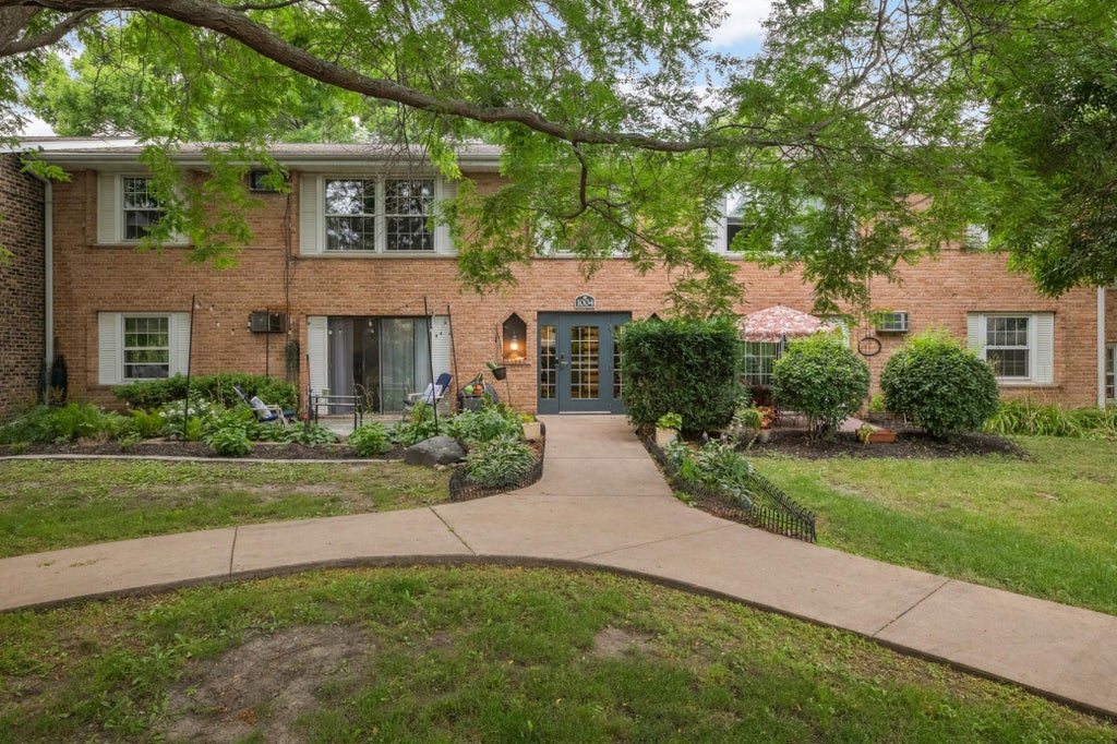 Photo of 1004 Westbrooke Way #8, Hopkins, MN 55343 (MLS # 7141744)