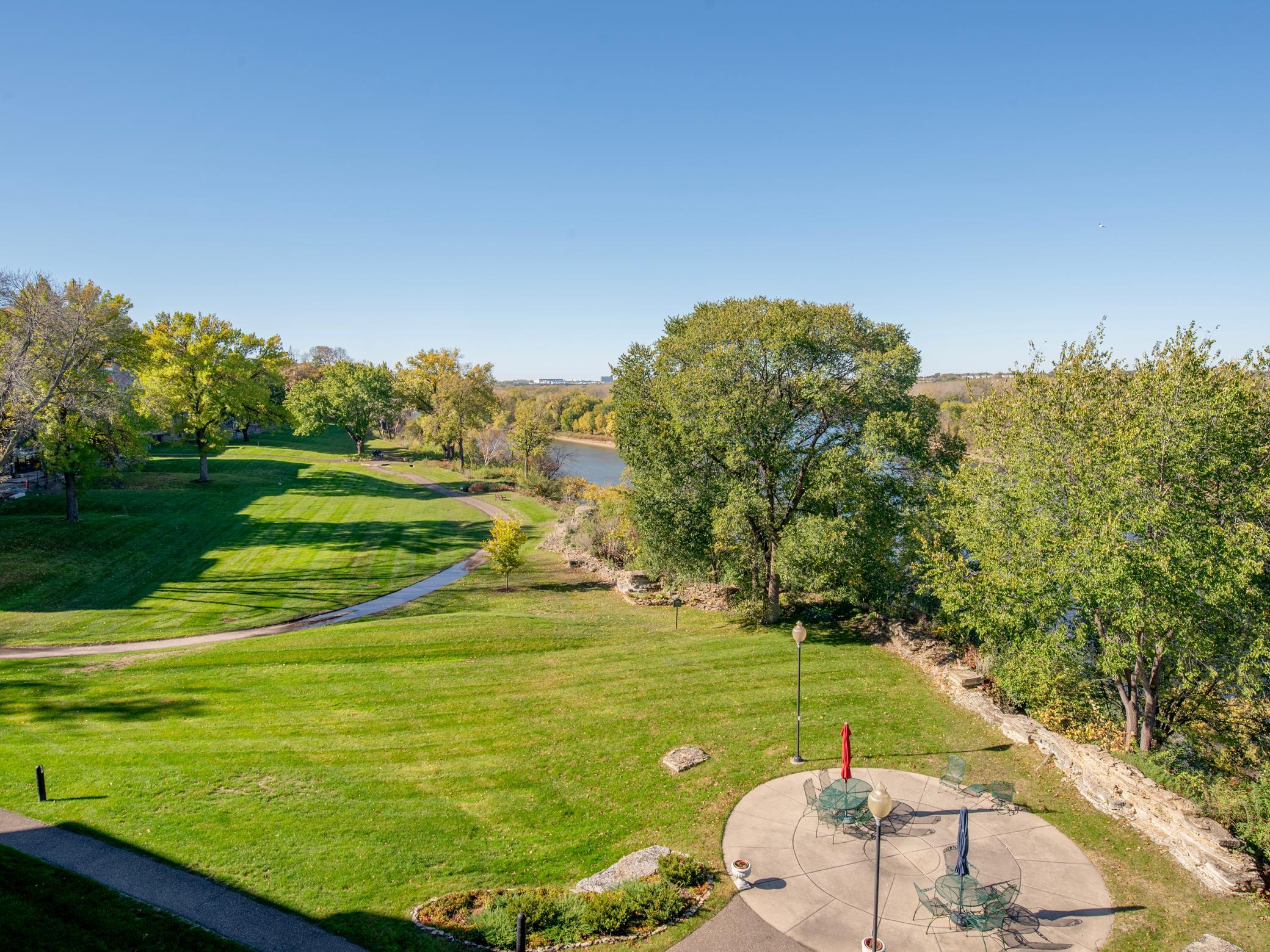 1021 Sibley Memorial Highway 204
