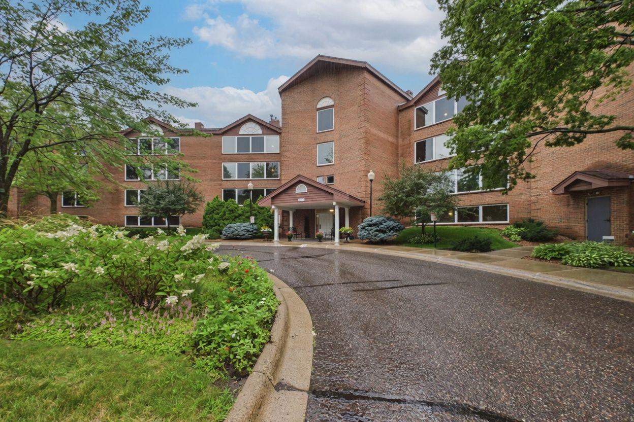 1021 Sibley Memorial Highway 204