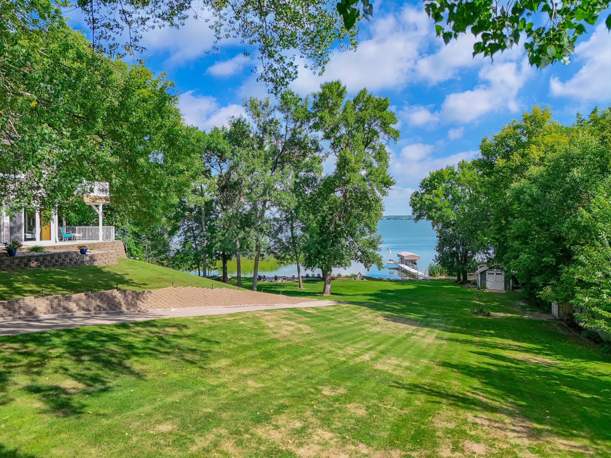 46360 Grand View Dr