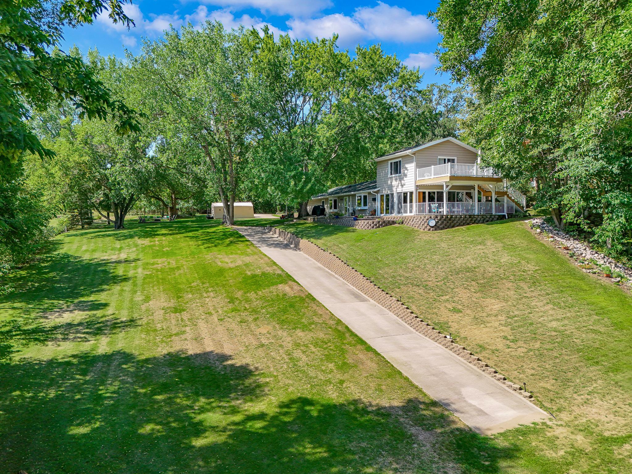 46360 Grand View Dr