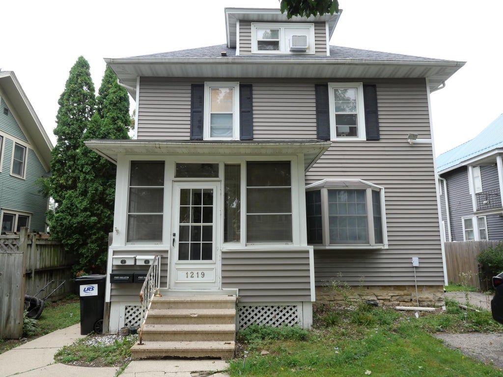 Photo of 1219 Center Street W, Rochester, MN 55902 (MLS # 7140378)