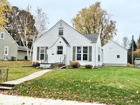 Photo of 710 E 4th Street, Redwood Falls, MN 56283 (MLS # 6809893) Photo of 710 E 4th Street, Redwood Falls, MN 56283 (MLS # 6809893)