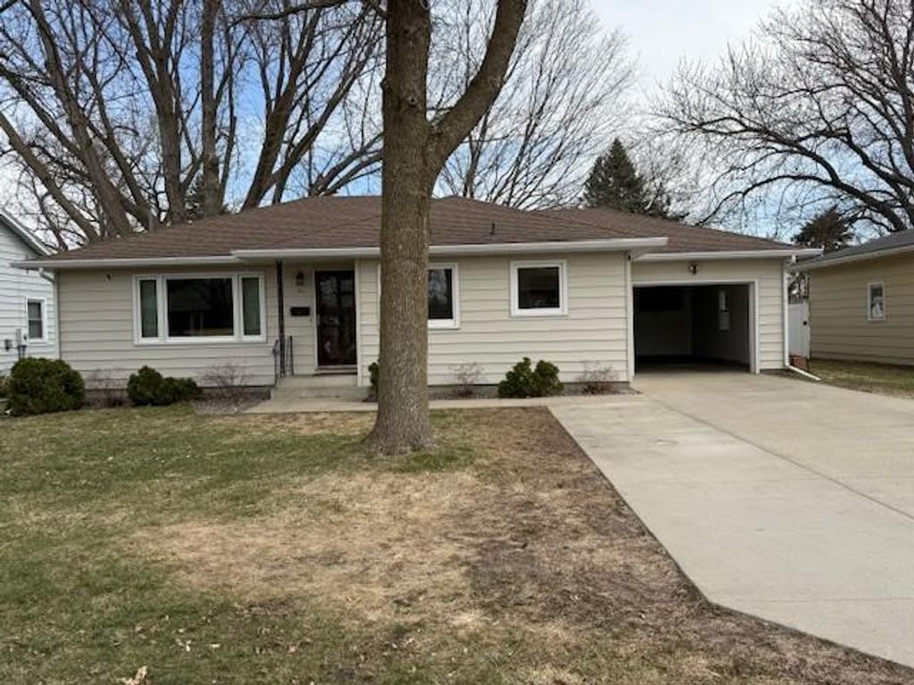 Photo of 901 5th Street SW, Waseca, MN 56093 (MLS # 7049224)