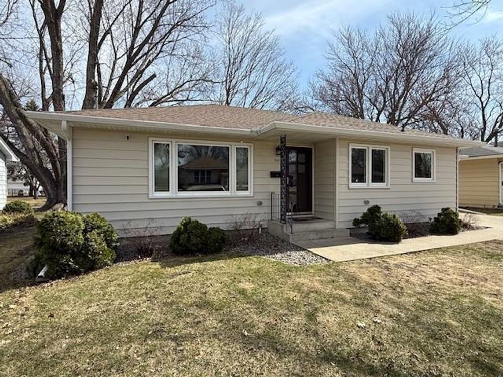Photo of 901 5th Street SW, Waseca, MN 56093 (MLS # 7049224)