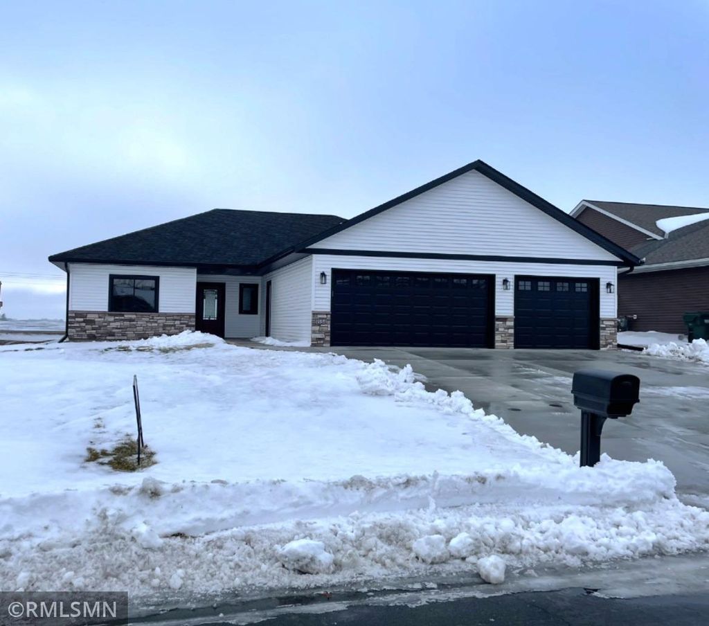 Photo of 1534 9th Avenue SW, Hutchinson, MN 55350 (MLS # 7005811)