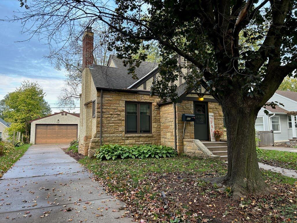 955 Cherokee Avenue