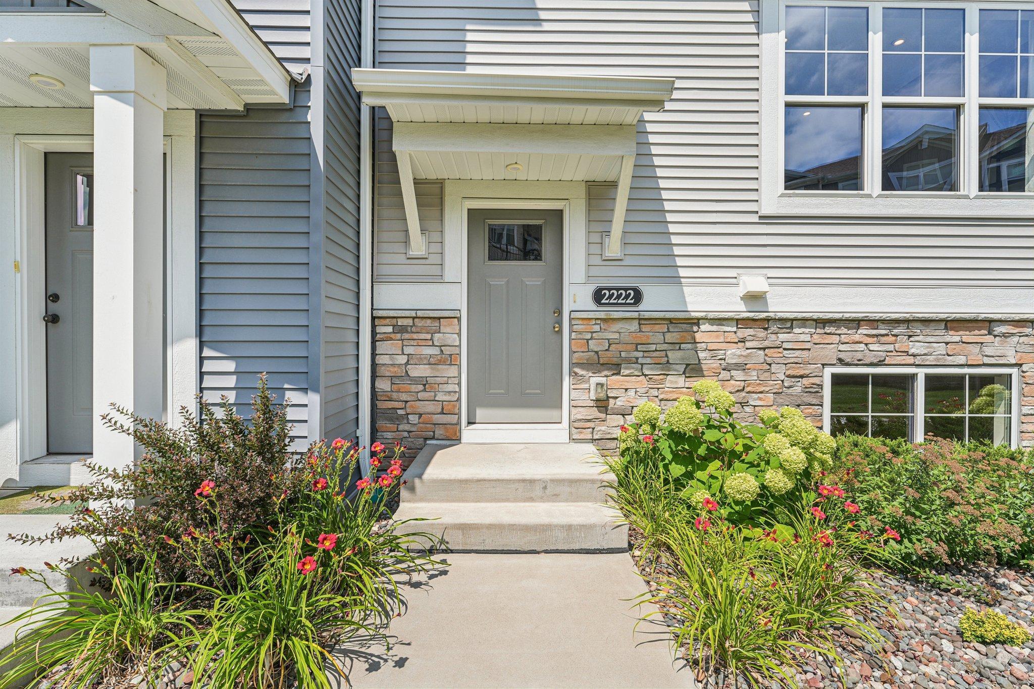 2222 Gateway Curve