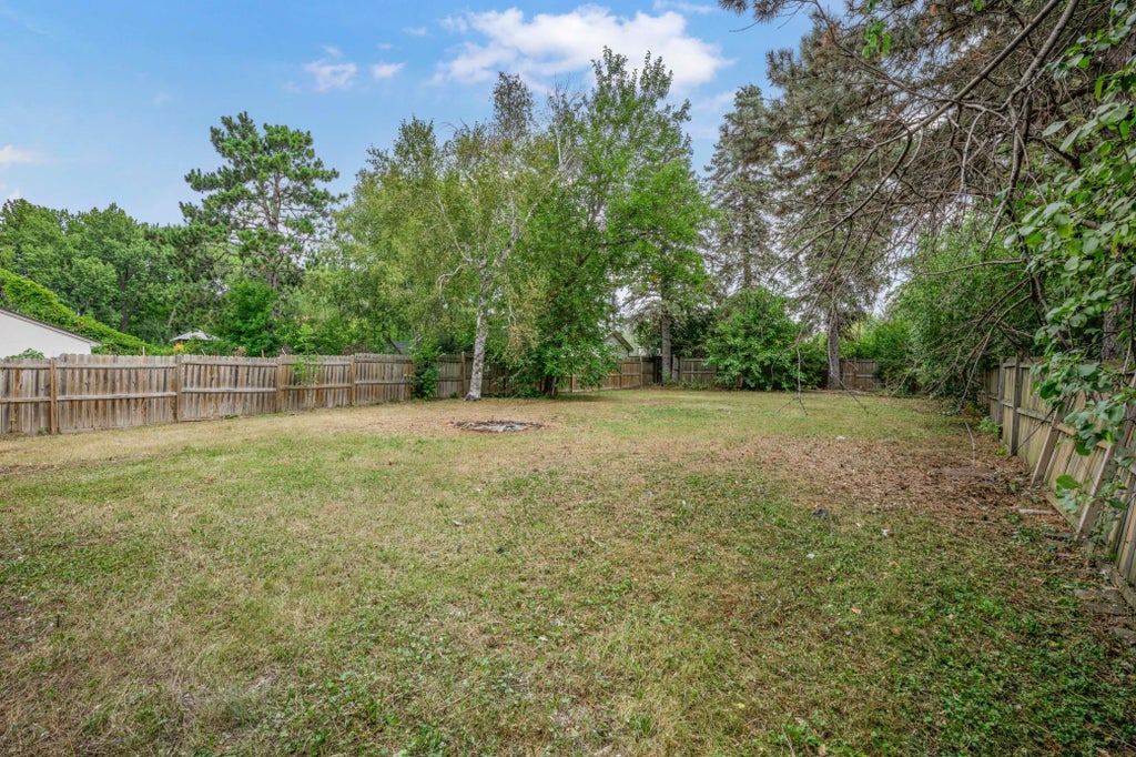 Photo of 756 Mcknight Road N, Maplewood, MN 55119 (MLS # 7153102)