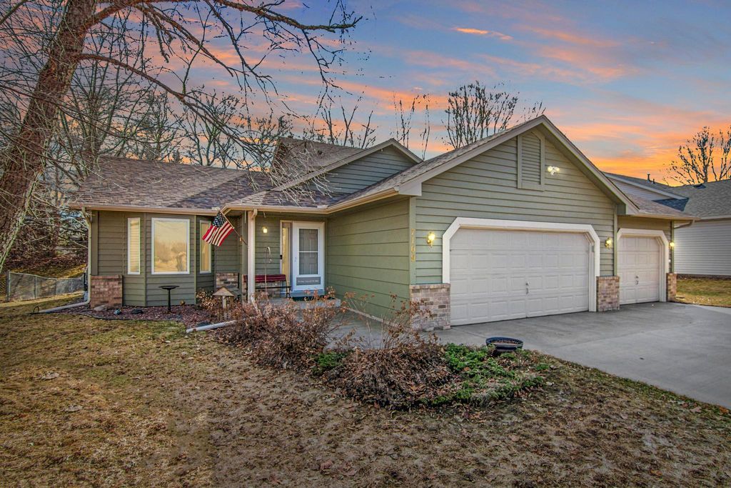 Photo of 7109 Upper 36th Street N, Oakdale, MN 55128 (MLS # 7025335)