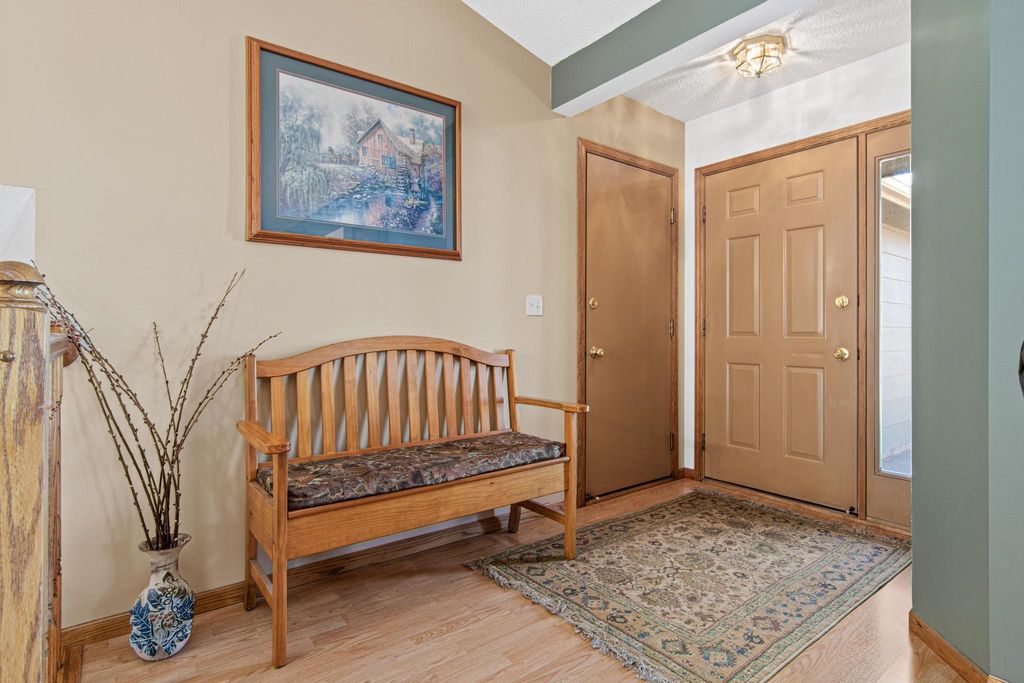 Photo of 7109 Upper 36th Street N, Oakdale, MN 55128 (MLS # 7025335)