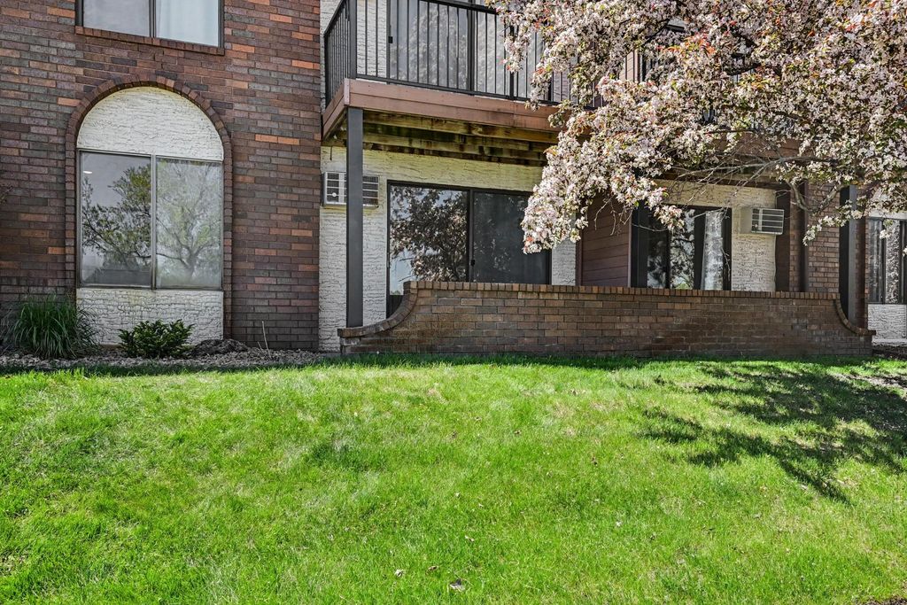 Photo of 7330 York Avenue S #1031, Edina, MN 55435 (MLS # 7071243)