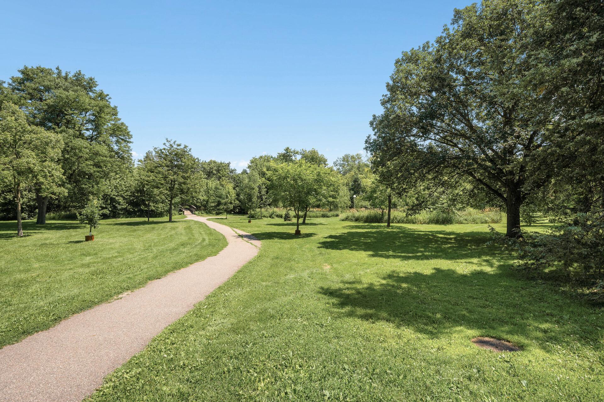 1281 W Minnehaha Parkway