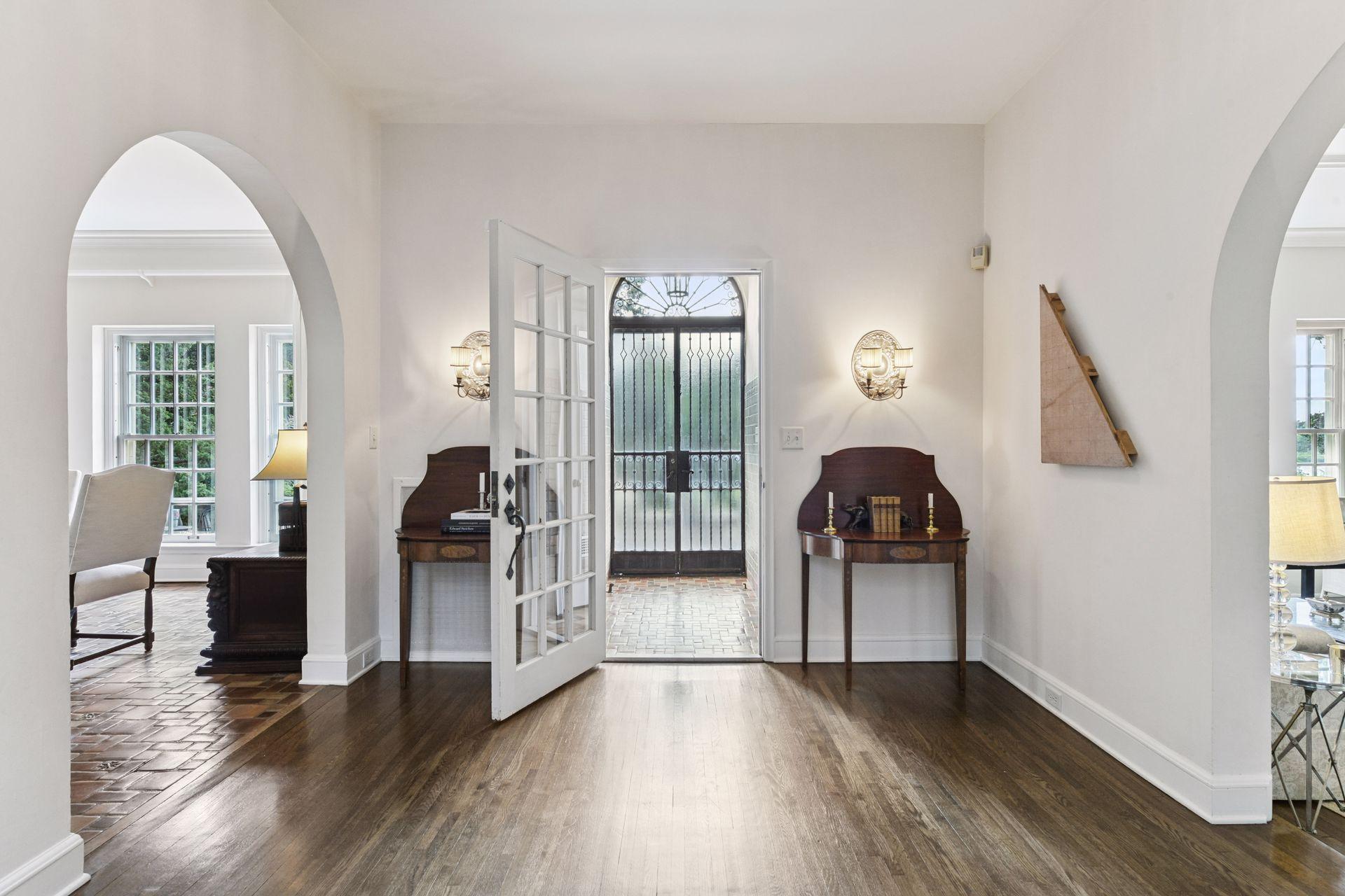 2308 W Lake Of The Isles Parkway