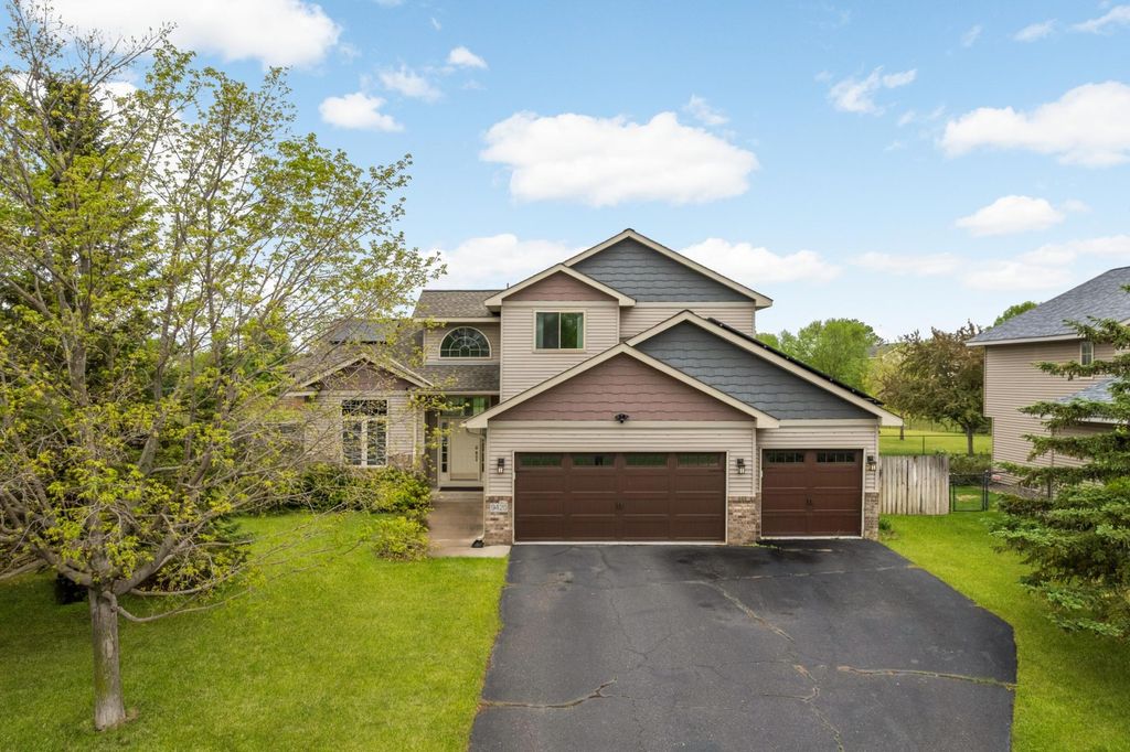 Photo of 9420 Fallgold Parkway N, Brooklyn Park, MN 55443 (MLS # 7073239)