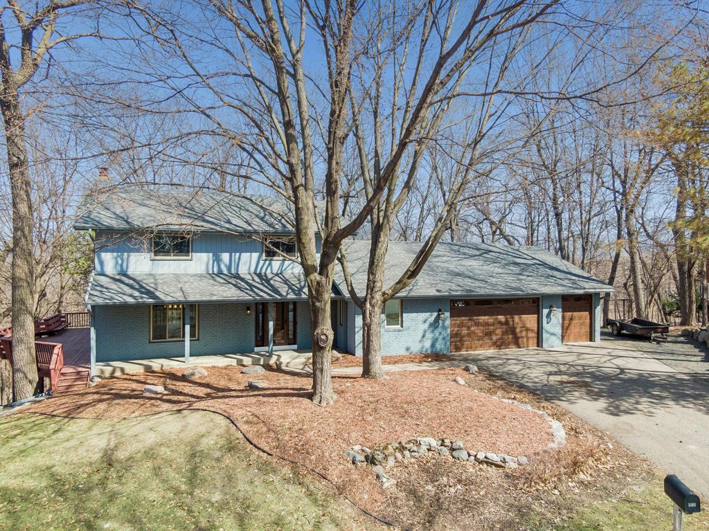 Photo of 151 Choctaw Circle, Chanhassen, MN 55317 (MLS # 7052819)