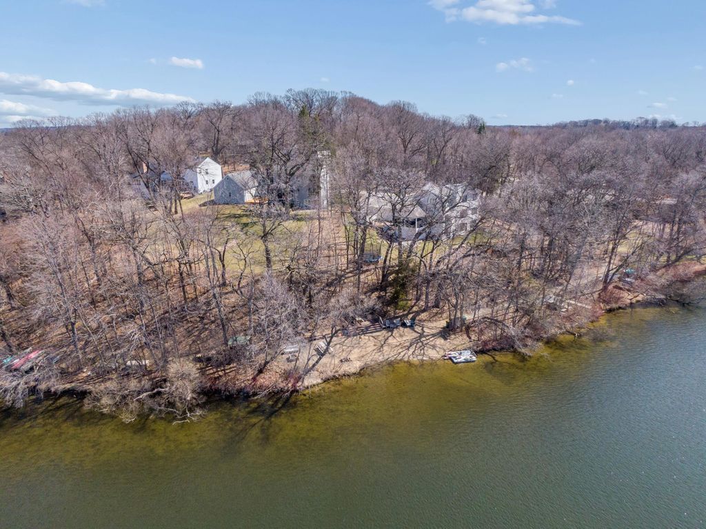 Photo of 151 Choctaw Circle, Chanhassen, MN 55317 (MLS # 7052819)