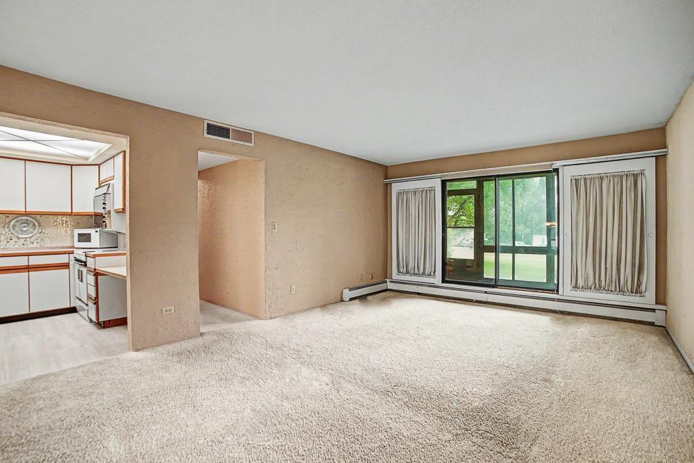 2680 Oxford Street N 107