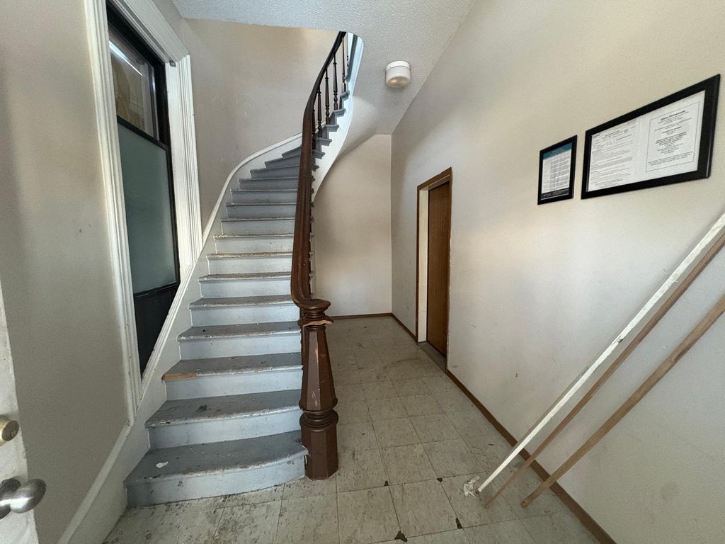 Photo of 2106 Elliot Avenue, Minneapolis, MN 55404 (MLS # 7000941)