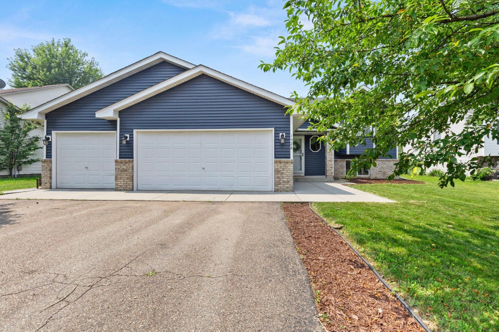 Photo of 1528 Homestead Street, Shakopee, MN 55379 (MLS # 7111432)