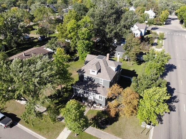 703 1st Street SE
