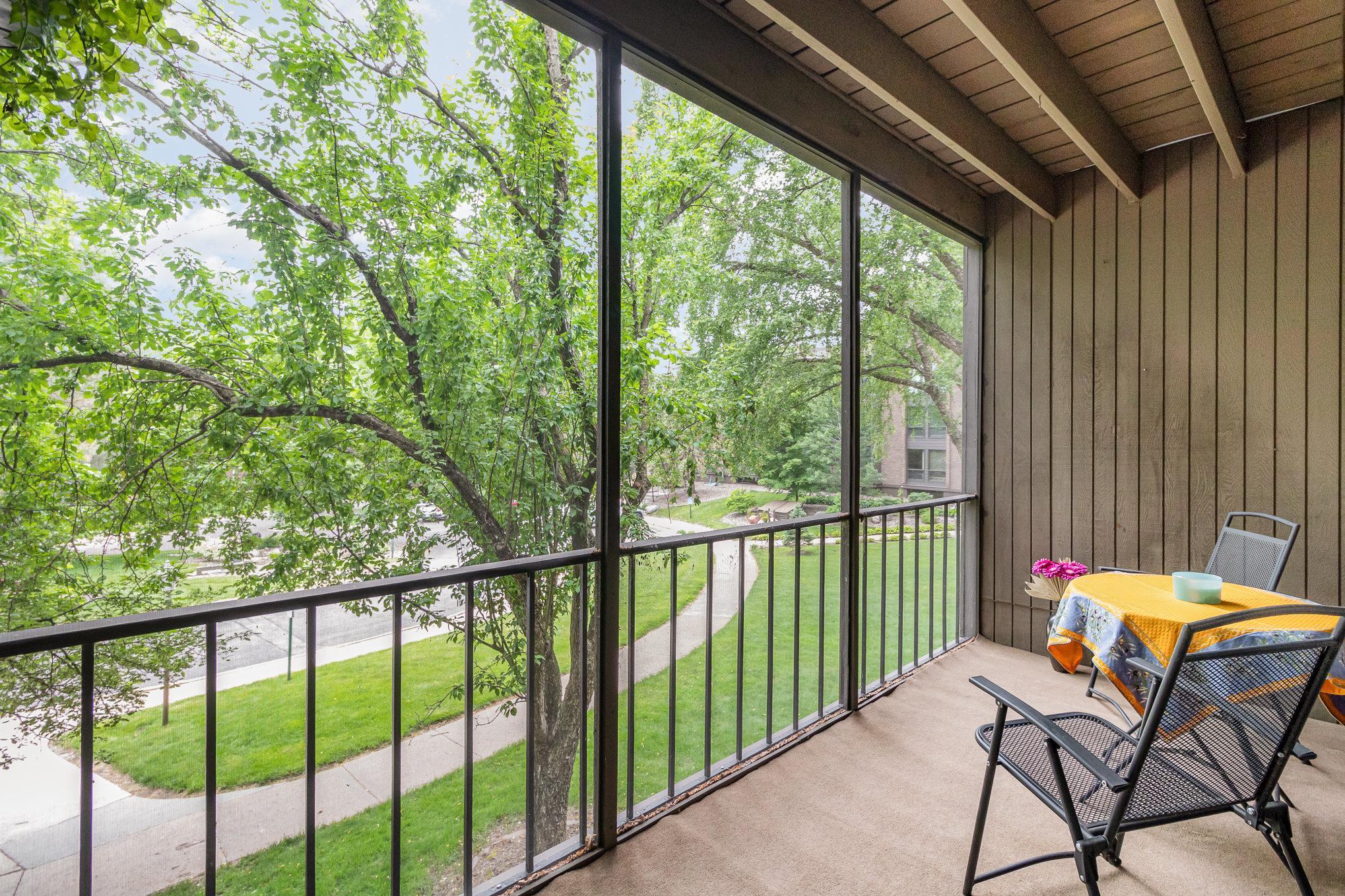 6085 Lincoln Drive 220