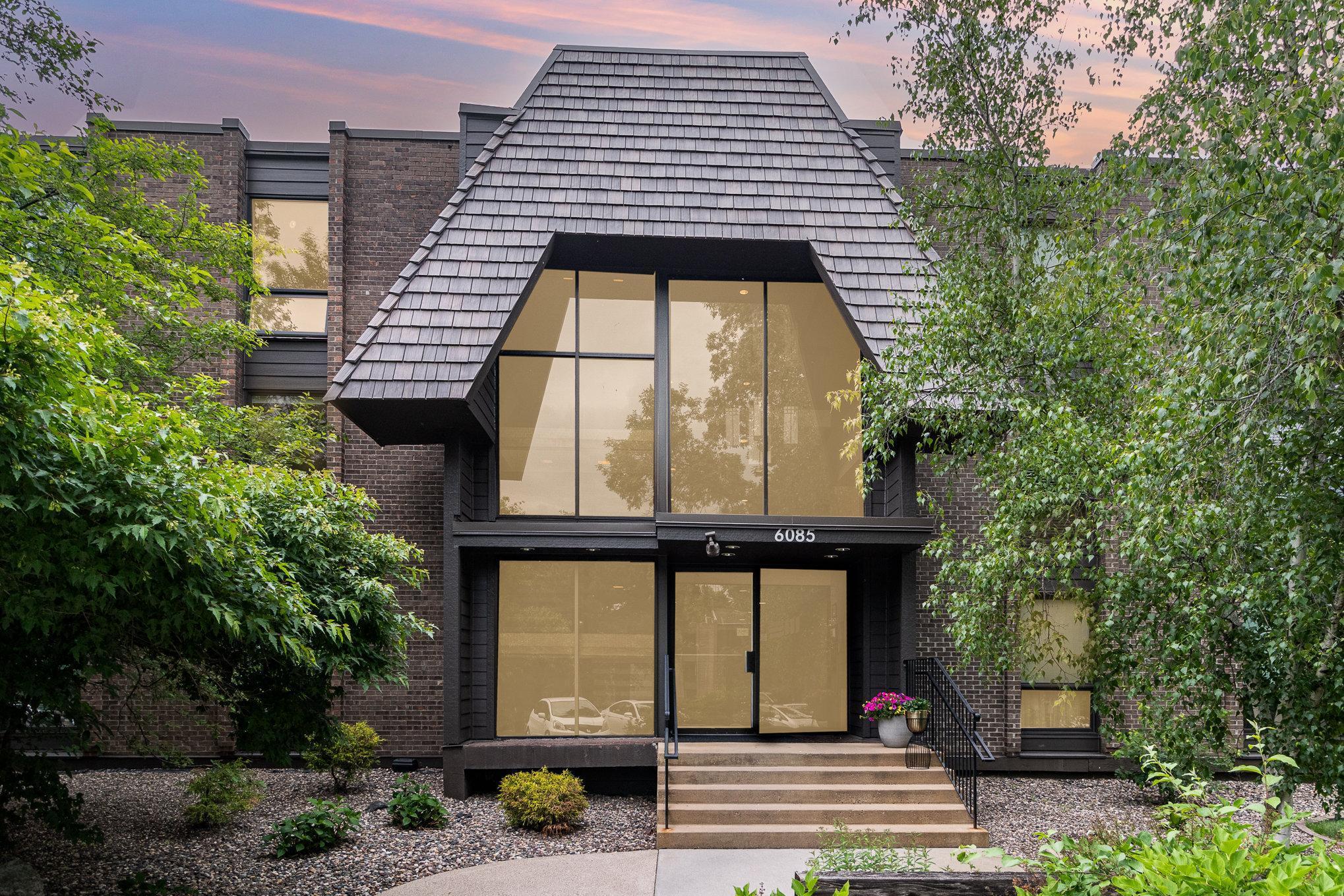 6085 Lincoln Drive 220