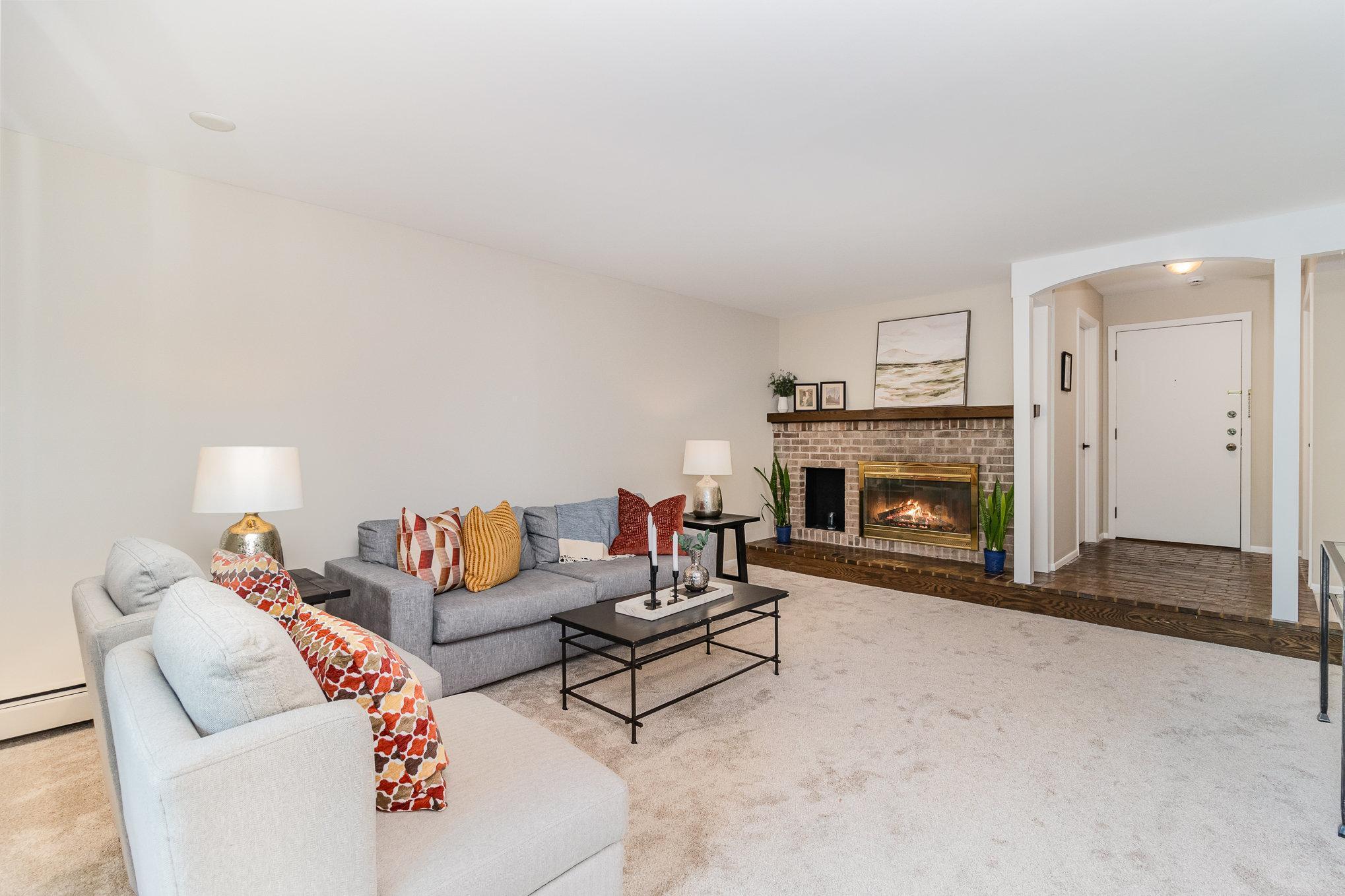 6085 Lincoln Drive 220
