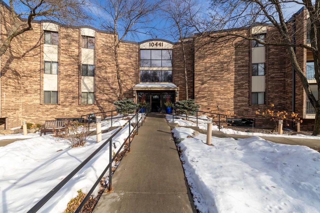 Photo of 10441 Greenbrier Road #120, Hopkins, MN 55305 (MLS # 6825559)