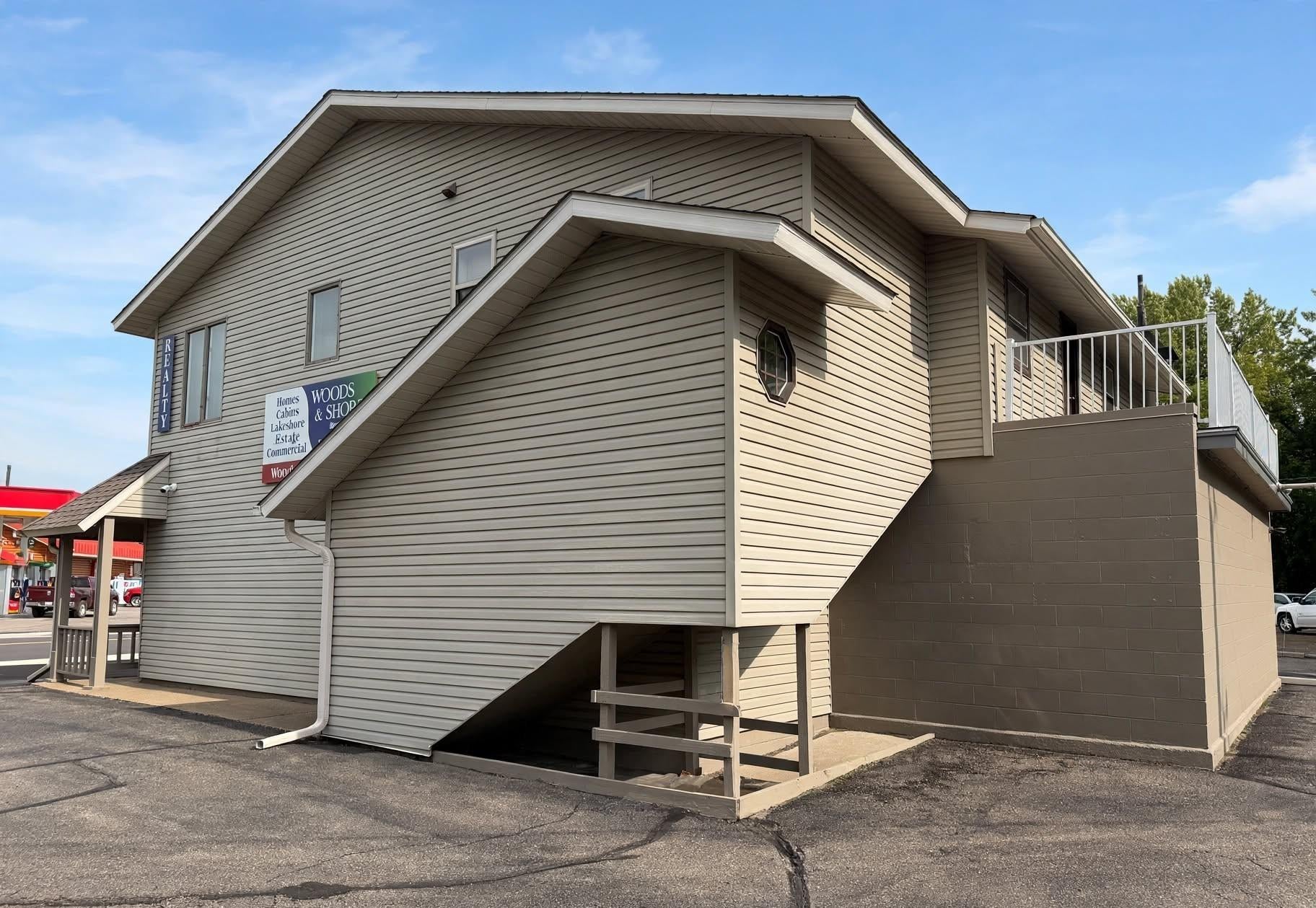 12 Minnesota Avenue S