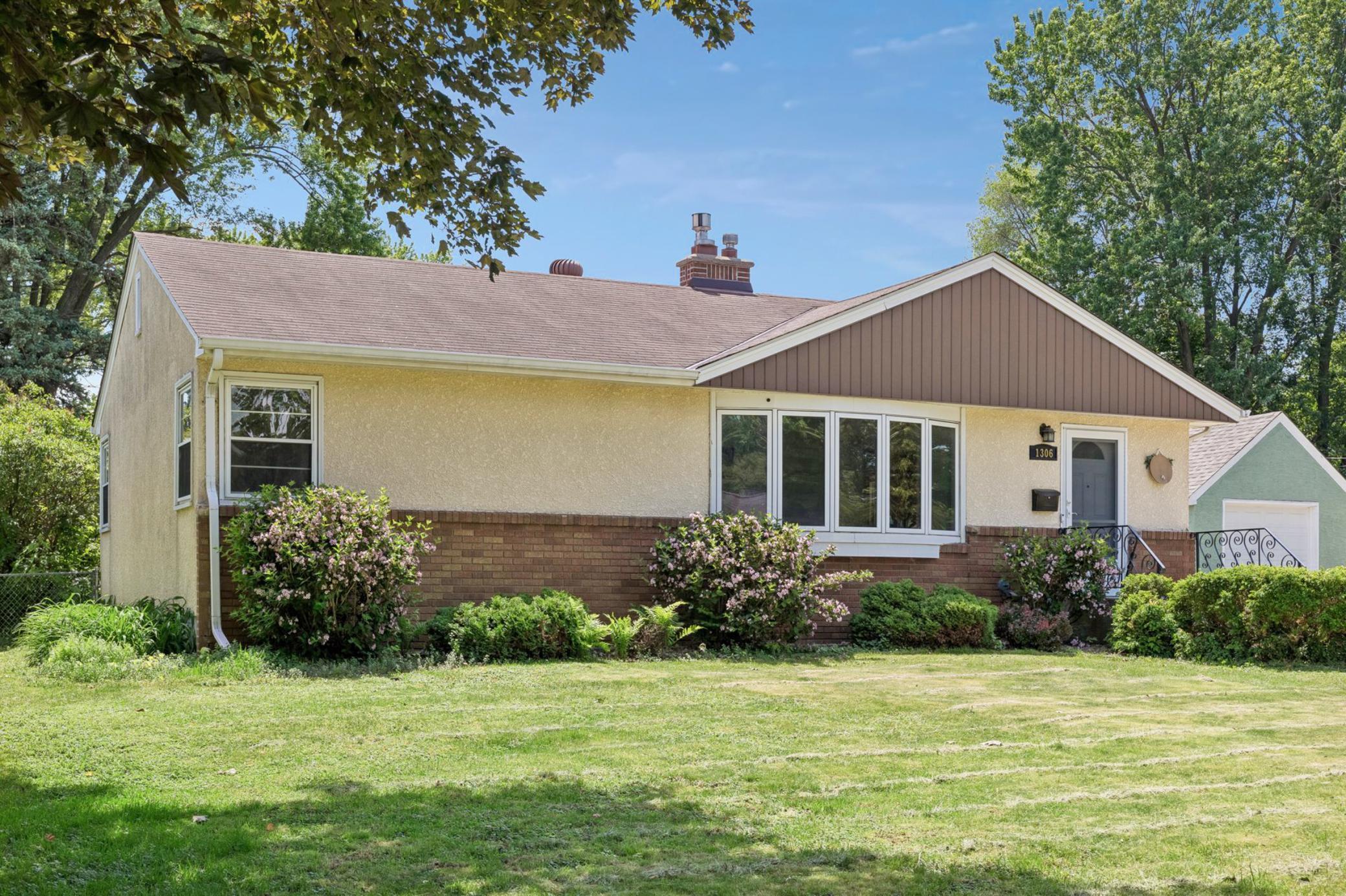 1306 Ryan Avenue W