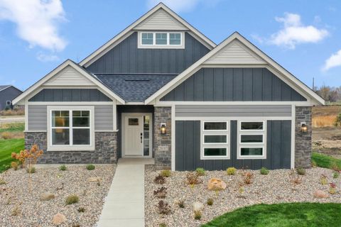 1813 Arrowhead Street Shakopee MN 55379