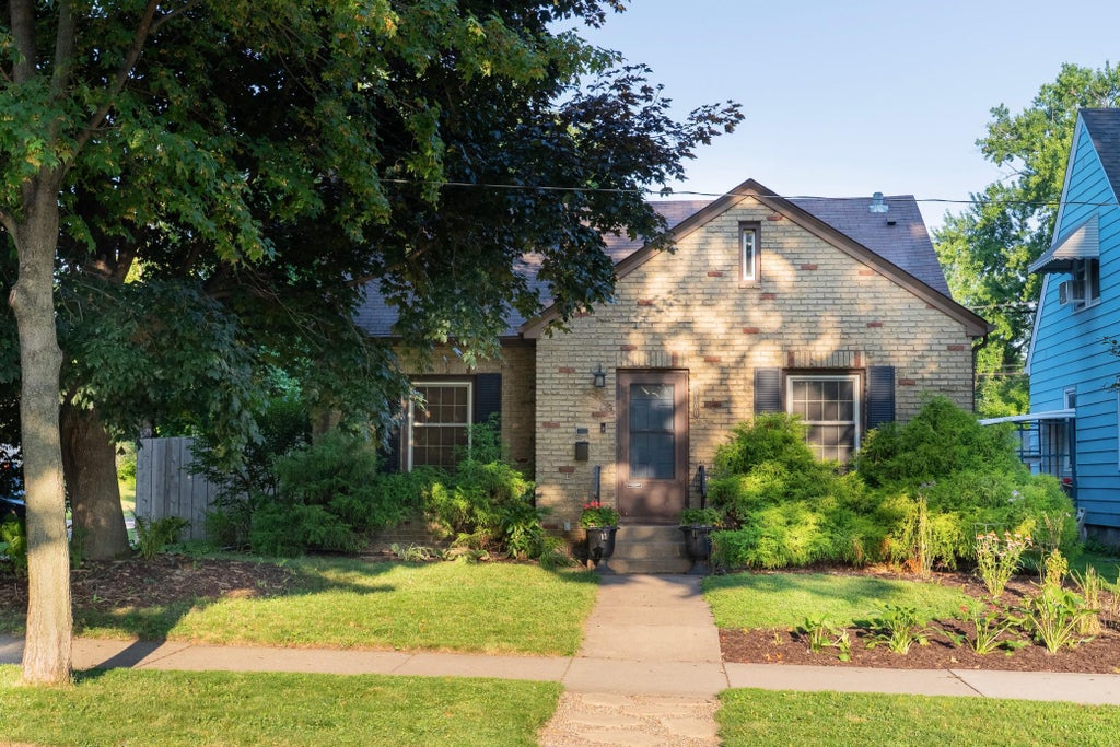 Photo of 3100 Benjamin Street NE, Minneapolis, MN 55418 (MLS # 7123302)